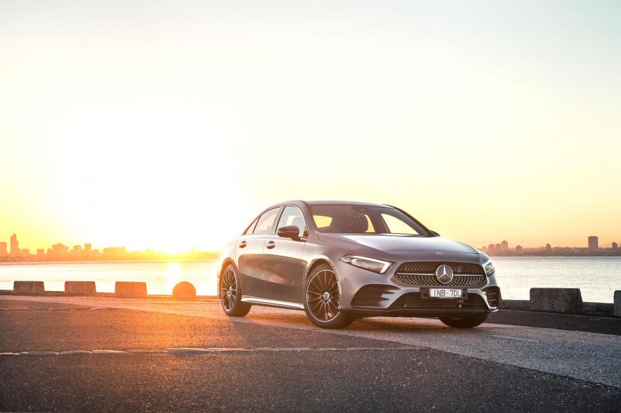  Mercedes-Benz A200 AMG Line Sedan (V177) 2019 года  (AU) (фото 1 из 40)